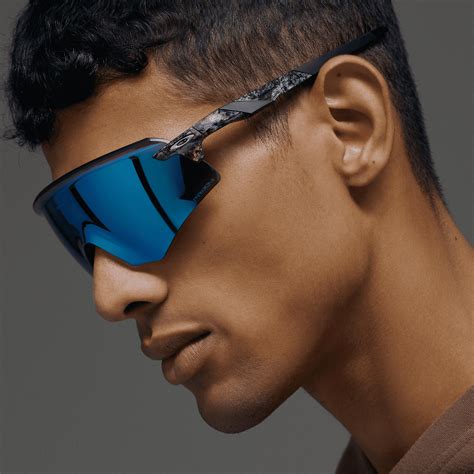 Shop Oakley Latest Collection 